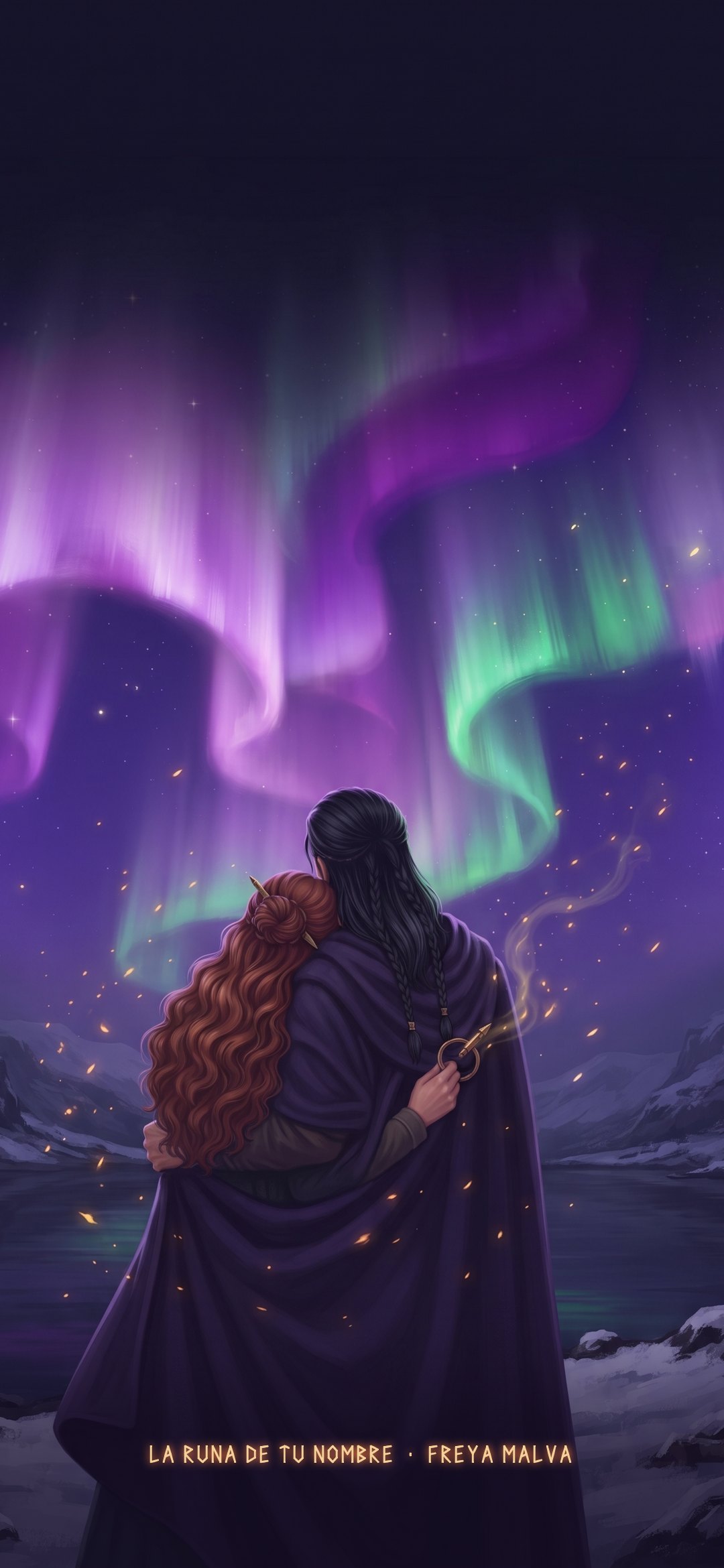 Candela y Einar de espaldas, abrazados bajo su capa morada, mirando la aurora en la orilla.